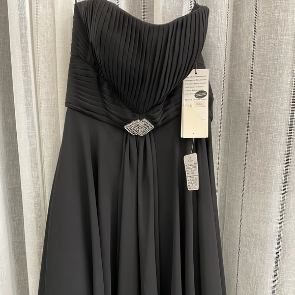 Short Strapless Formal Dress by Milano size Small, grey with rhinestone broach - Picture 1 of 8